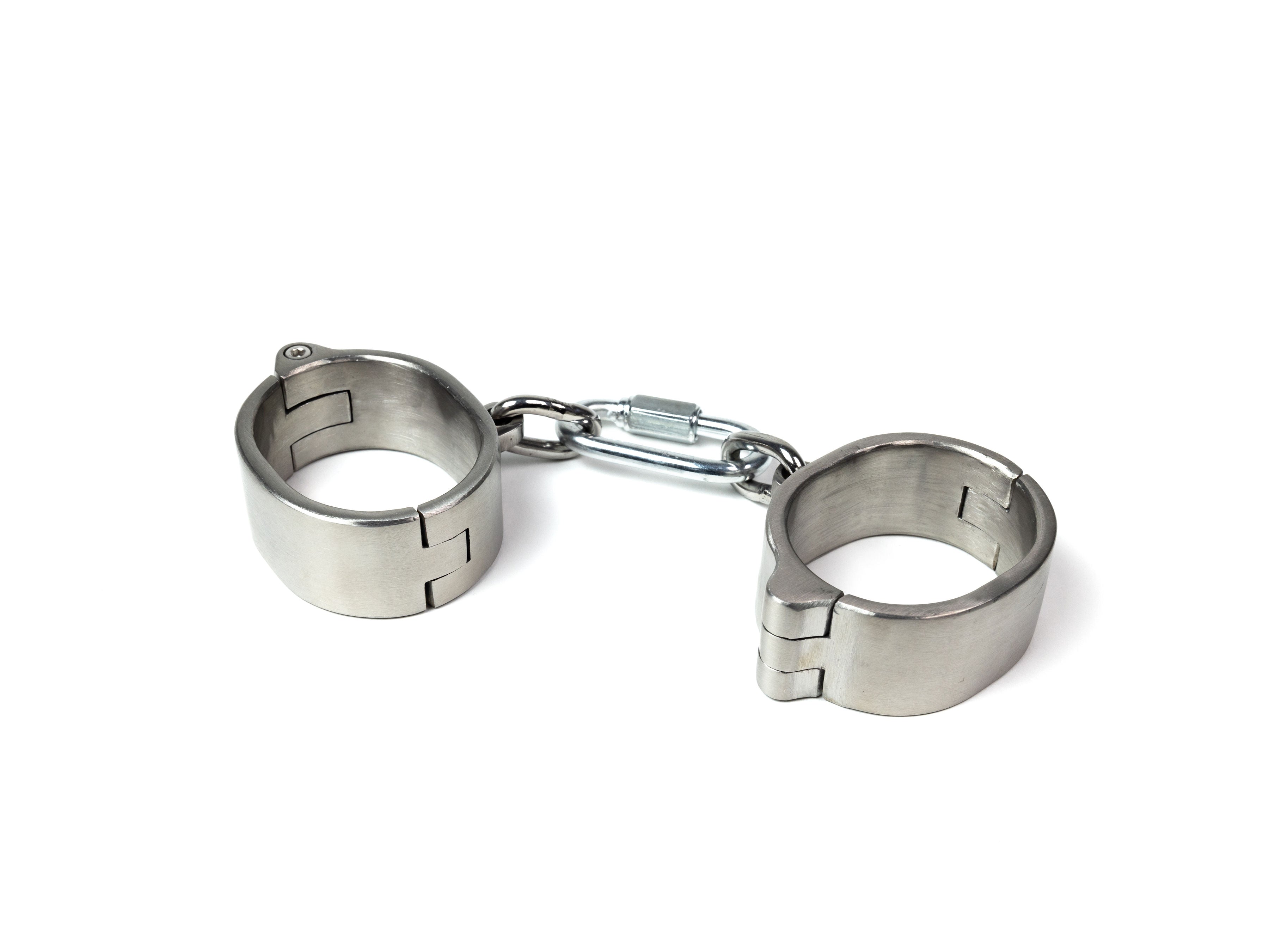 Stainless steel shackles with screw lock